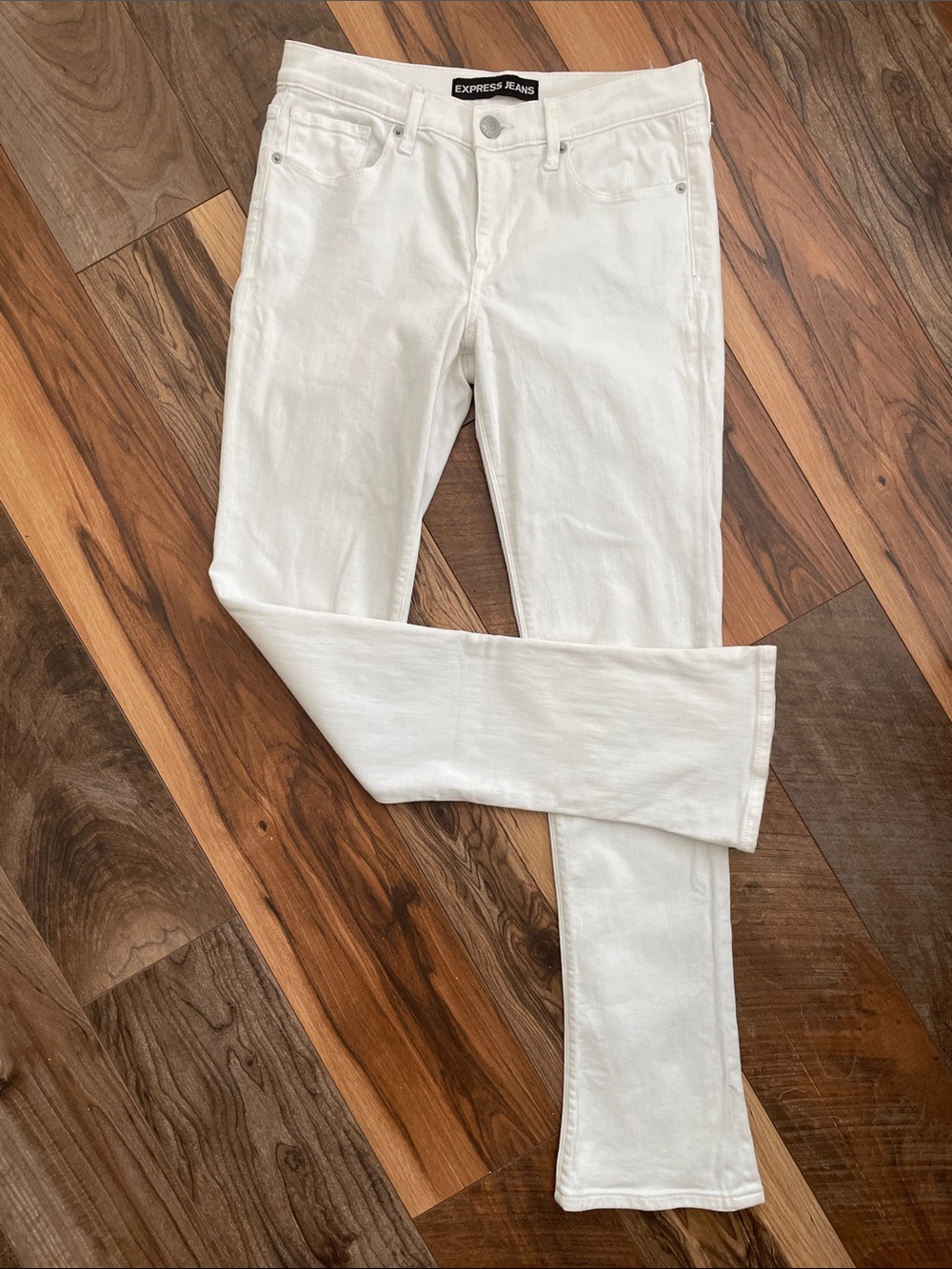 Express White Skyskraper Straight-Leg Jeans | Mid Rise | Sz 8 Regular